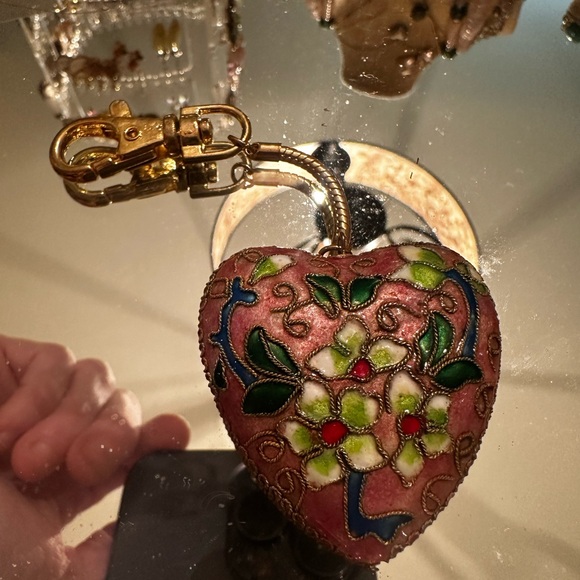 Cloisonné Floral Heart Pendant with Pink and Green Enamel - Picture 5 of 6
